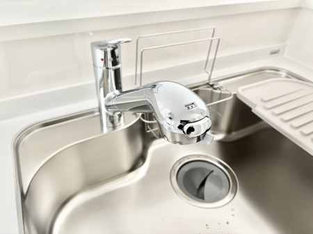 その他内観　いつでも清潔なおいしいお水を。一つの水栓で水道水と浄水を使い分け。