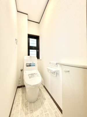 トイレ　トイレは安心の２箇所！朝のバタバタも一安心です。 