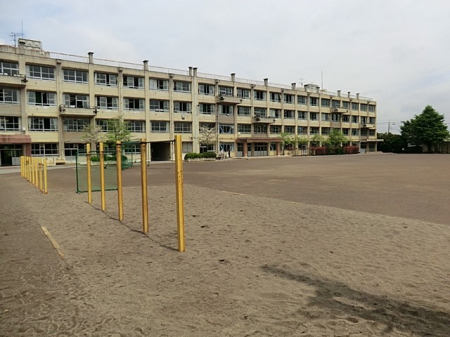 周辺環境　中学校 1200m 川越市立初雁中学校
