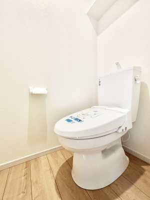 トイレ　トイレは温水洗浄機能付き