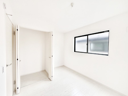 子供部屋　お子さまのお部屋としても！衣類の整理整頓に便利なクローゼット付きの洋室。