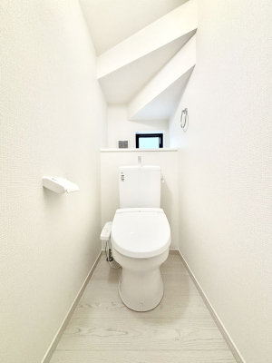トイレ　トイレは1階と2階それぞれに配置されていてとても便利です。 
