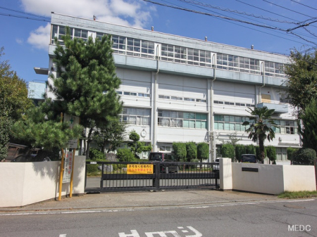 周辺環境　中学校 950m 川越市立寺尾中学校