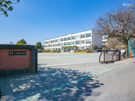 周辺環境　小学校 400m 所沢市立小手指小学校
