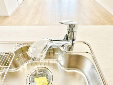 その他内観　いつでも清潔なおいしいお水を。一つの水栓で水道水と浄水を使い分け。