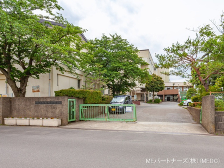 周辺環境　小学校 900m 越谷市立弥栄小学校
