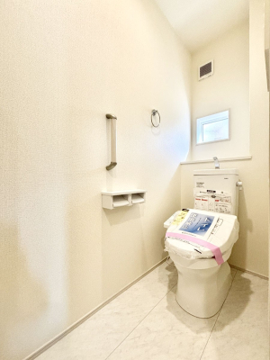 トイレ　トイレは1階と2階それぞれに配置されていてとても便利です。 