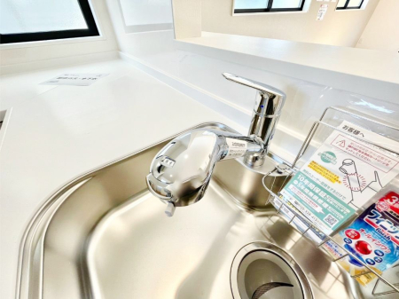 その他内観　いつでも清潔なおいしいお水を。一つの水栓で水道水と浄水を使い分け。