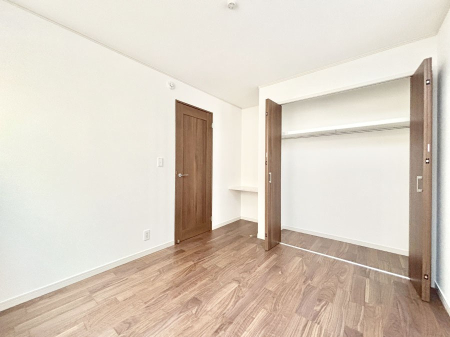 寝室　収納も充実しています！どんなお部屋にするか考えるのが楽しみですね。