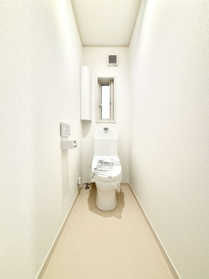 トイレ　トイレは安心の２箇所！朝のバタバタも一安心です。 