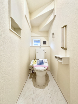 トイレ　トイレは安心の２箇所！朝のバタバタも一安心です。 