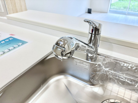 その他内観　いつでも清潔なおいしいお水を。一つの水栓で水道水と浄水を使い分け。