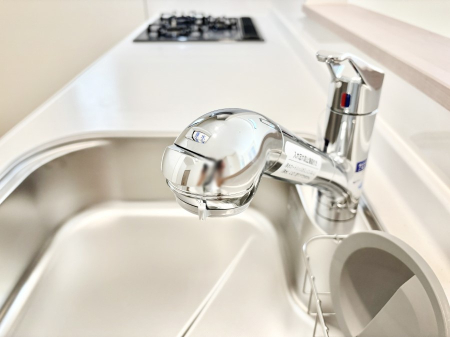 その他内観　いつでも清潔なおいしいお水を。一つの水栓で水道水と浄水を使い分け。