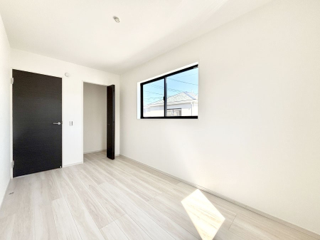 寝室　収納も充実しています！どんなお部屋にするか考えるのが楽しみですね。