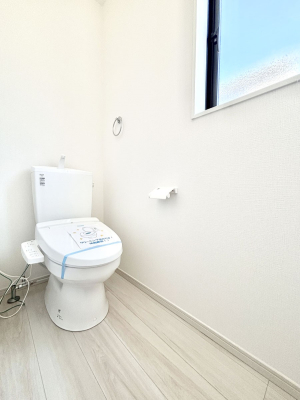トイレ　トイレは1階と2階それぞれに配置されていてとても便利です。 