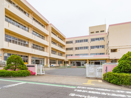 周辺環境　小学校 640m 吉川市立中曽根小学校