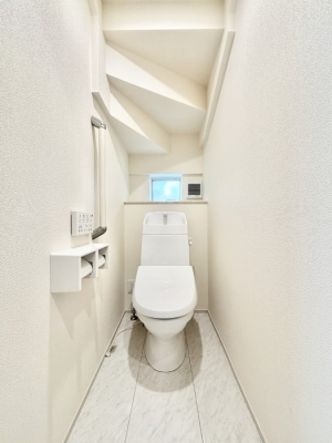 トイレ　トイレは1階と2階それぞれに配置されていてとても便利です。 