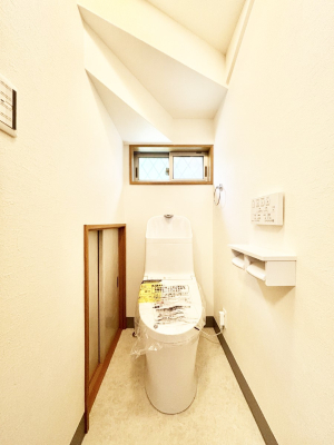 トイレ　トイレは温水洗浄機能付き  
