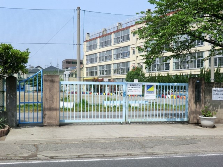 周辺環境　小学校 300m 川口市立上青木小学校