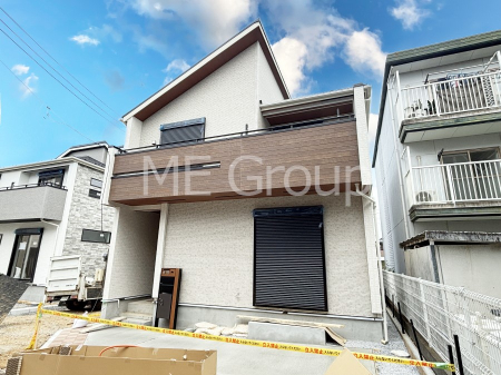 現地外観写真　たっぷりの陽光と心地よい風が舞い込む住まい