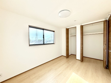 寝室　収納も充実しています！どんなお部屋にするか考えるのが楽しみですね。