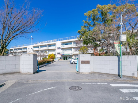 周辺環境　小学校 1040m 川口市立中居小学校