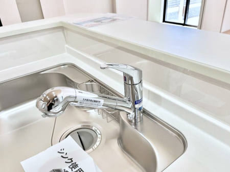 その他内観　いつでも清潔なおいしいお水を。一つの水栓で水道水と浄水を使い分け。