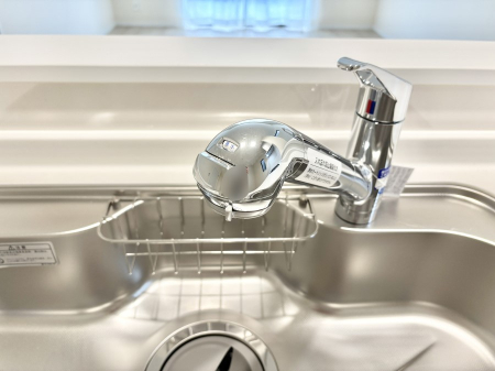 その他内観　いつでも清潔なおいしいお水を。一つの水栓で水道水と浄水を使い分け。