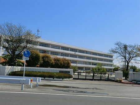 周辺環境　小学校 710m 三郷市立  前間小学校