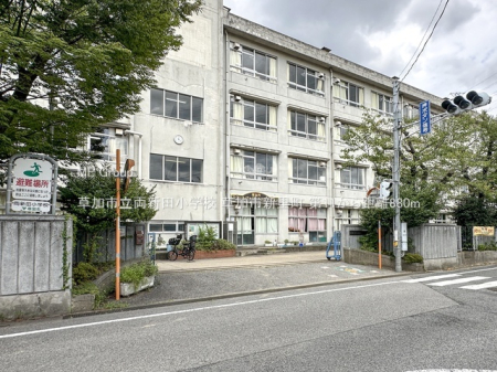 周辺環境　小学校 880m 草加市立両新田小学校