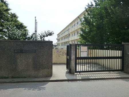 周辺環境　中学校 1222m 松戸市立栗ケ沢中学校