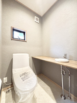 トイレ　トイレは安心の２箇所！朝のバタバタも一安心です。 
