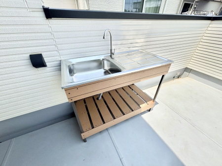 その他内観　バルコニー水栓があればお掃除も楽々です。  