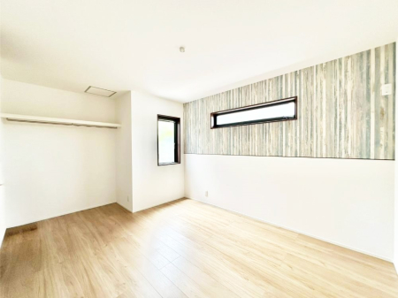 子供部屋　窓からのやさしい光が心地よいプライベートルーム