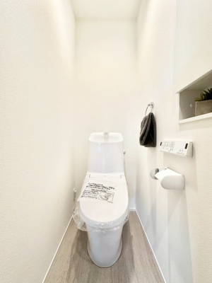 トイレ　トイレは温水洗浄機能付き