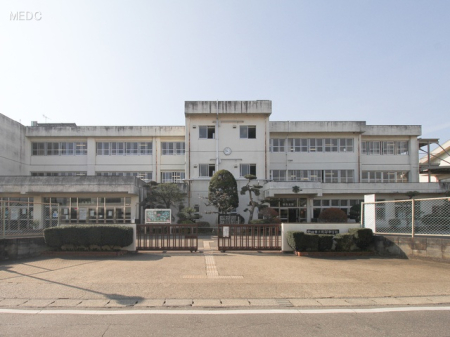 周辺環境　中学校 1880m 野田市立北部中学校